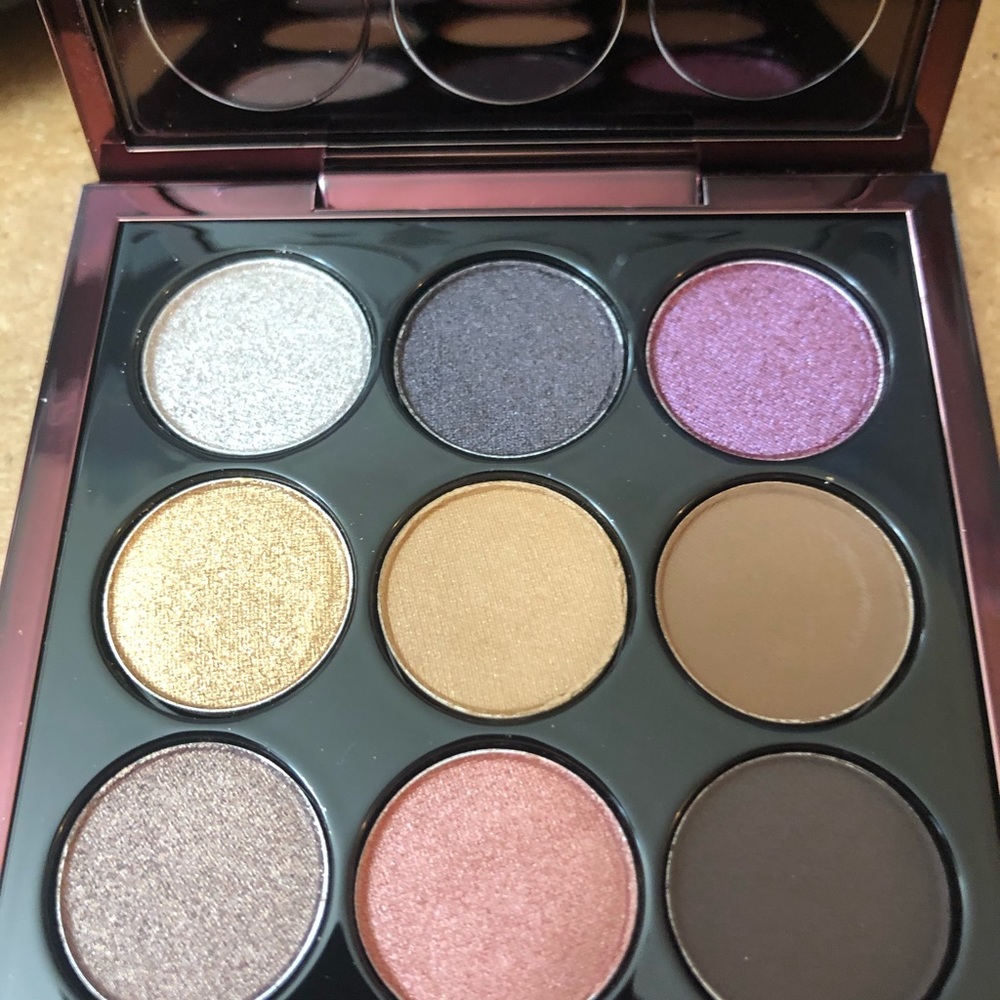 MAC Eyeshadow x9 - Age Ain’t Nothing Aaliy…